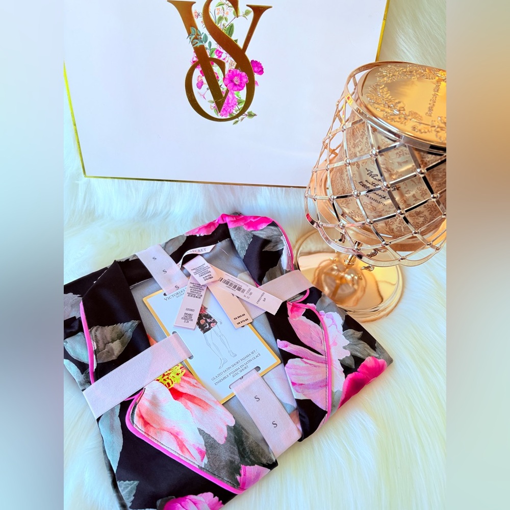 🩷🩷VICTORIA’S SECRET GLAZED SATIN SHORT PAJAMA SET🩷🩷